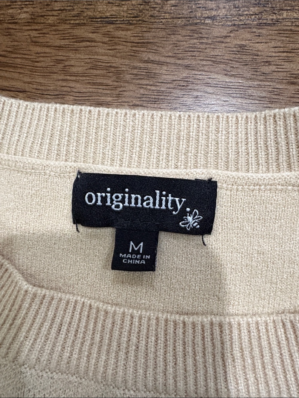 Originality Smiley Sweater Checked Sleeves Cropped Juniors Size M Cream & Black - Picture 2 of 8